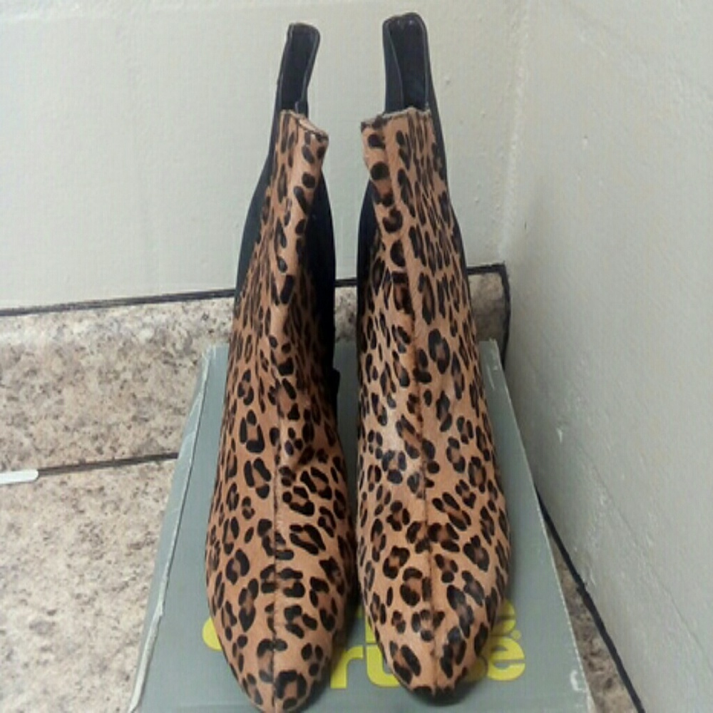 Express Booties - Picture 2 of 6